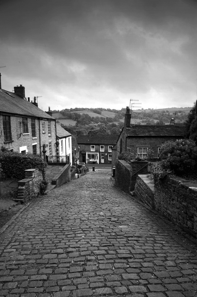Steep cobbled street. Church Brow in Chapel en le Frith, D… Flickr