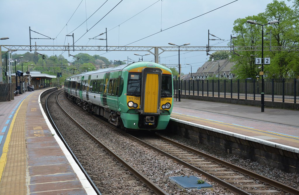 DSC_0261 11th May 2016 Berkhamsted Southern 5car Class 37… Flickr