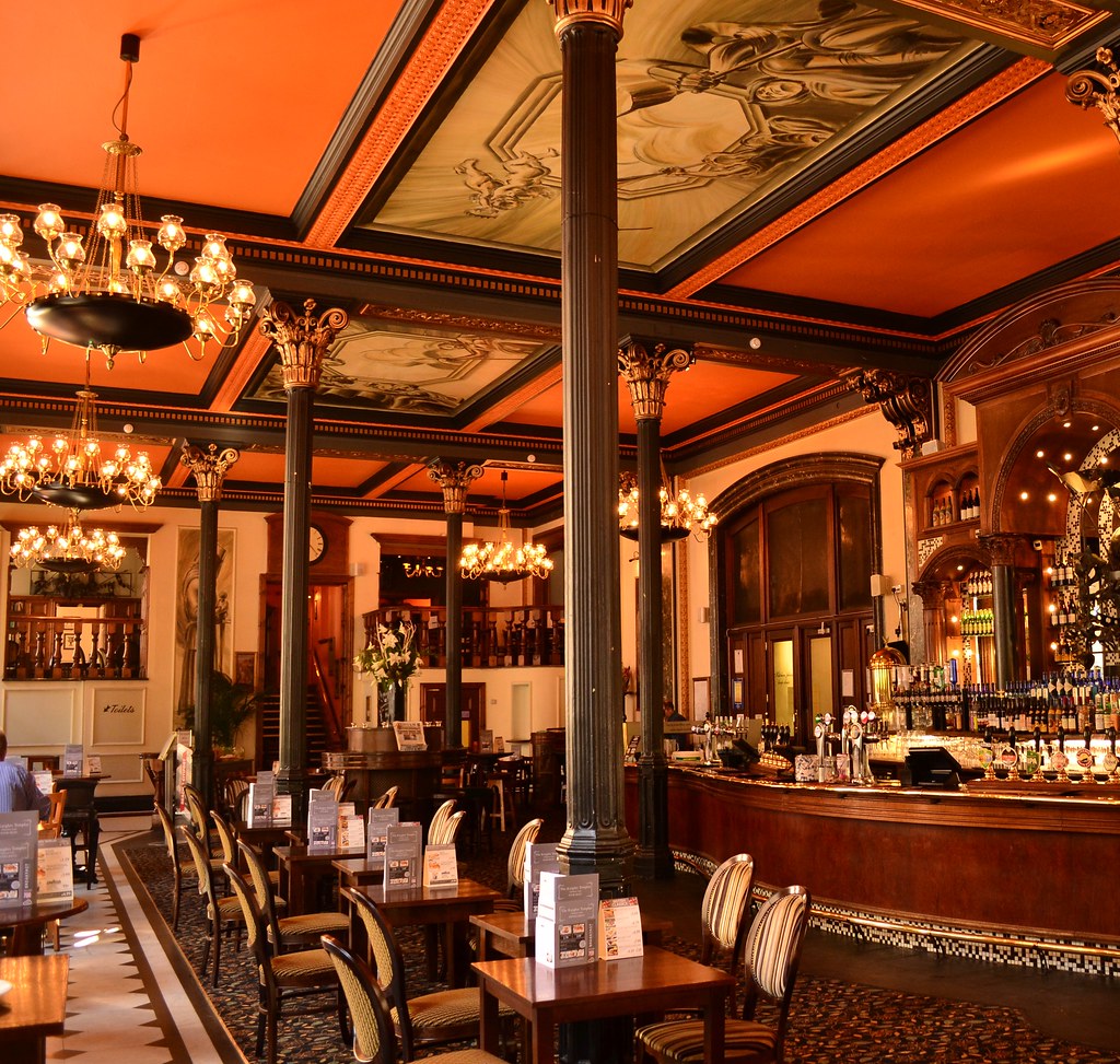 Knights Templar Wetherspoons Pub, London. Interior shot of… Flickr