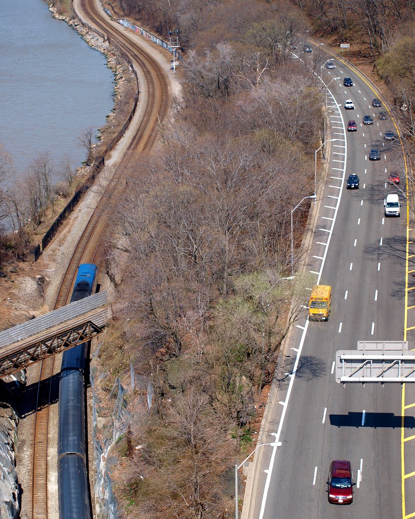 Henry Hudson Parkway (southbound) and Amtrak Railroad Trac… Flickr