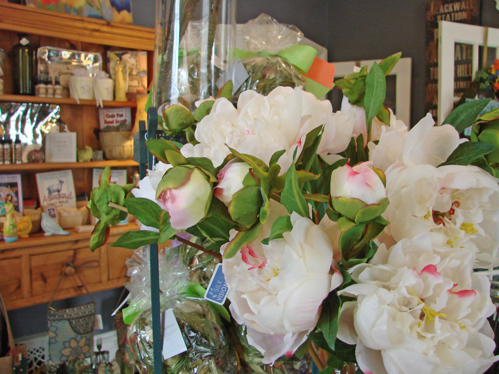 DSC02533 At Camille’s Here is where the flowers is... You… Flickr