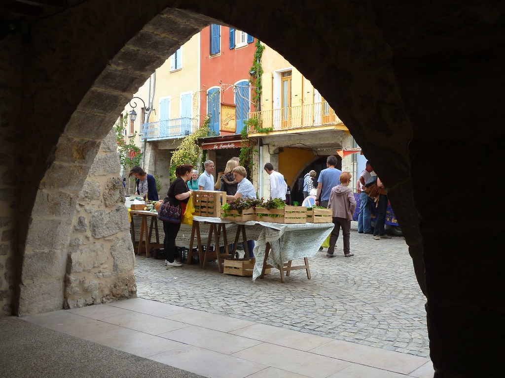 voute ( no) Le marché de Buis les Baronnies avec ses remar… Flickr
