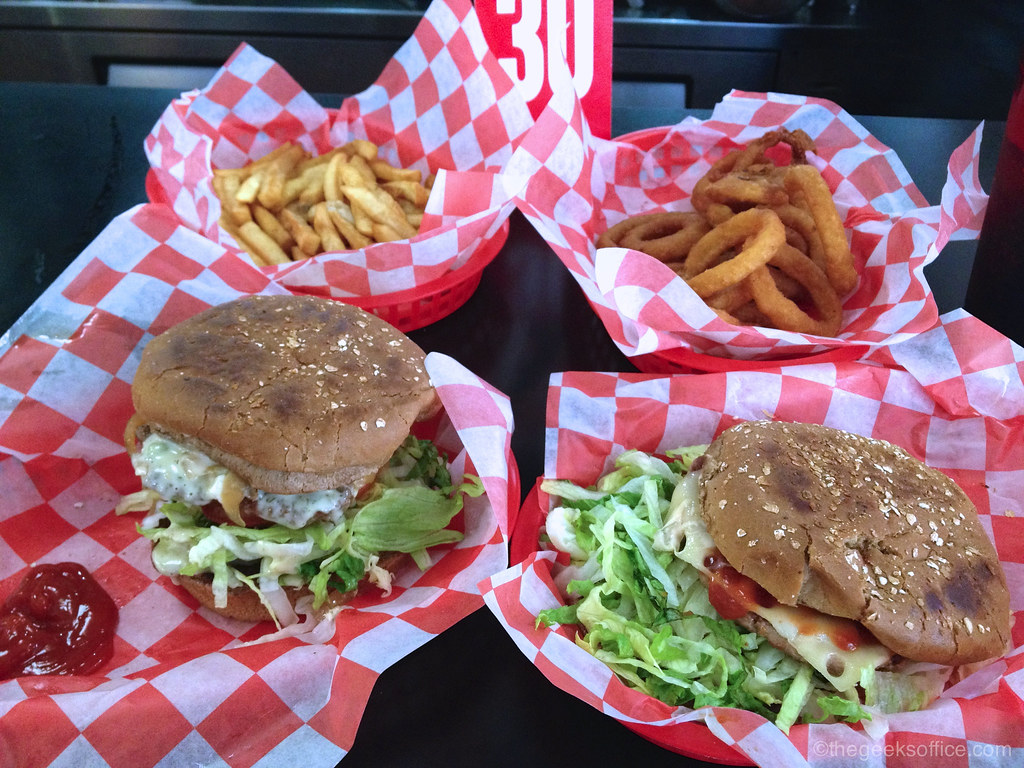 Jakes Burgers Pasadena, CA Louie Tran Flickr