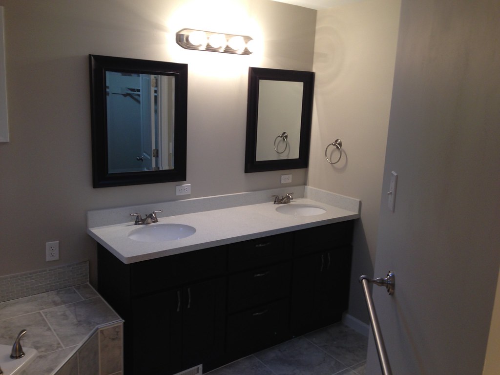 Master bedroom sink area Terry Swanson Flickr