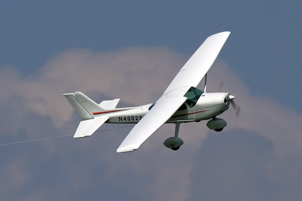 N40028_09may13EHHO1 RCmodel of a Cessna172 Skyhawk seen … Flickr