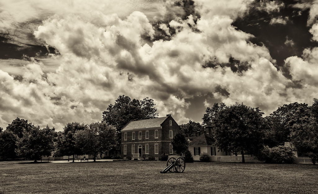 At Colonial Williamsburg Moody sky near the Colonial Court… Flickr
