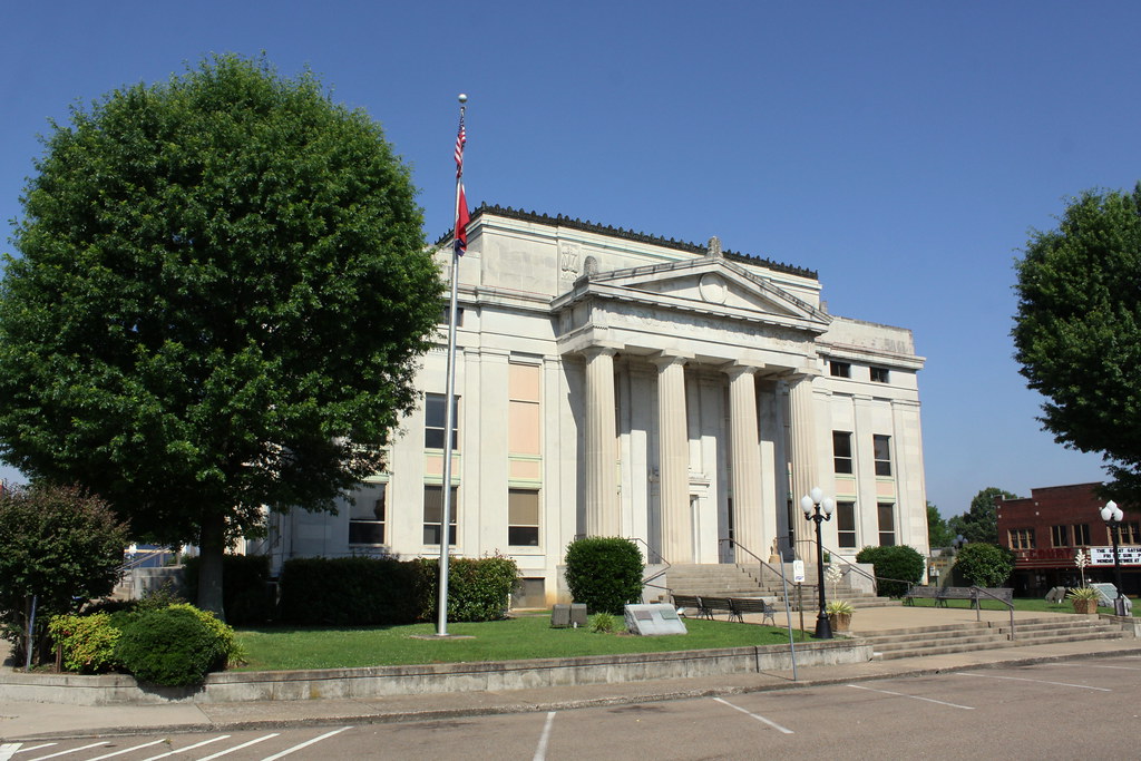 Carroll County Courthouse Huntingdon, TN The 1844 courth… Flickr