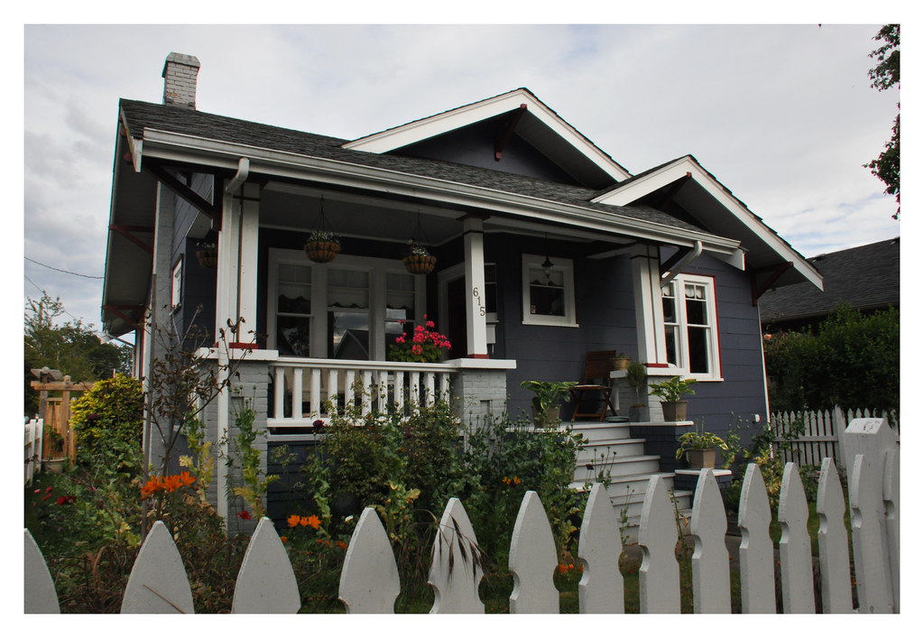 Moss Street Bungalow (Built in 1913. Original owner H.C.Ni… Flickr