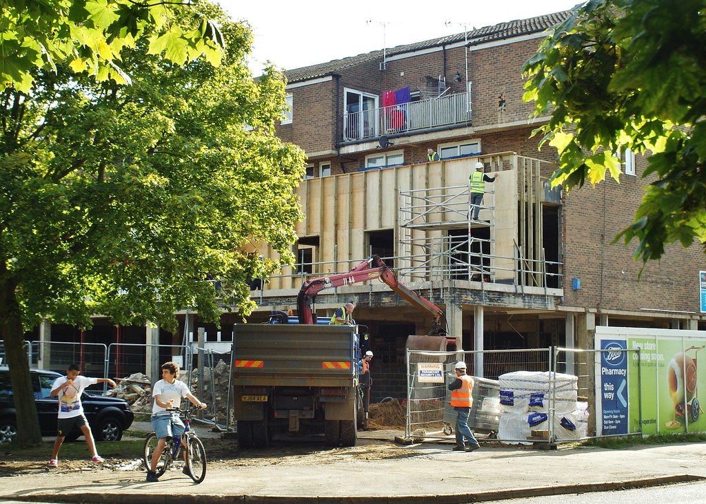 Walton Court. Aylesbury, Bucks. 20/09/13. Ron Adams Flickr