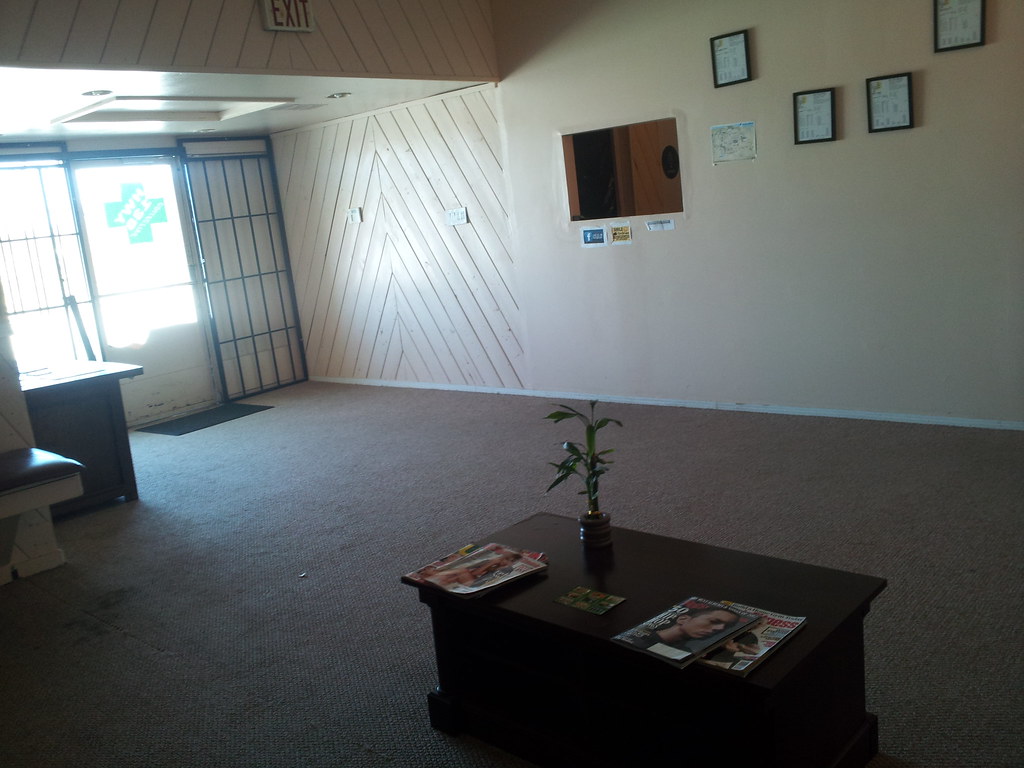 13120 Pearblossom Highway (Bar/Saloon for rent) See Pearbl… Flickr