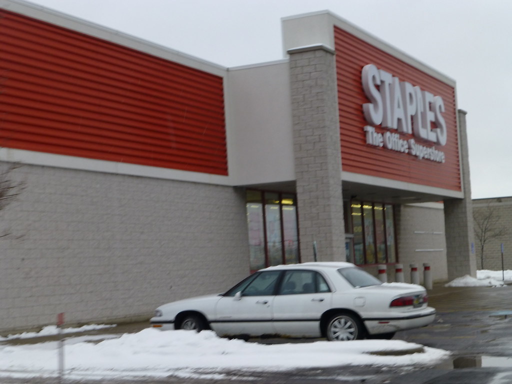 Staples in Streetsboro, Ohio A standard Staples store Flickr