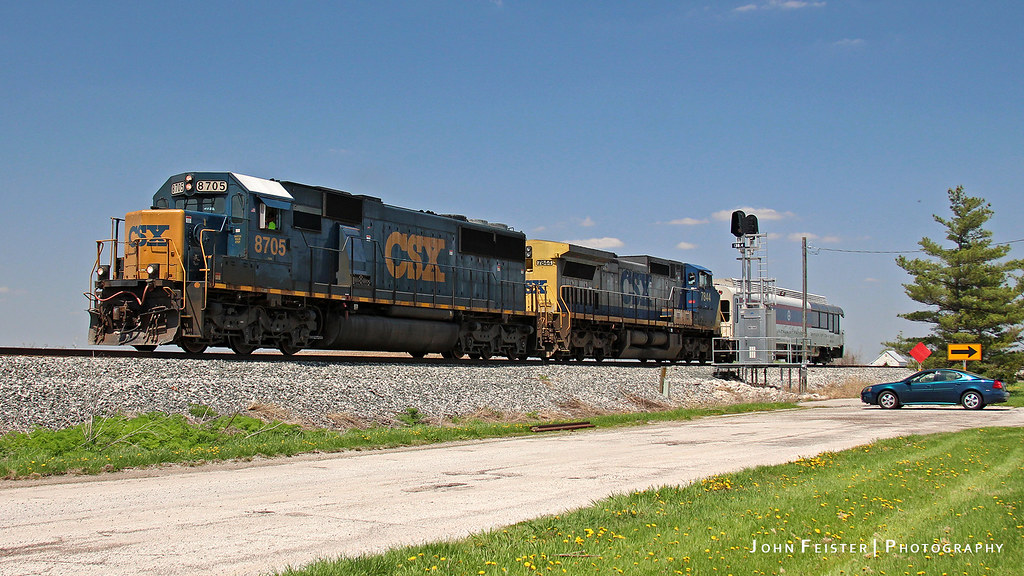 CSX 8705 Linden, Indiana Are two engines being used to p… Flickr