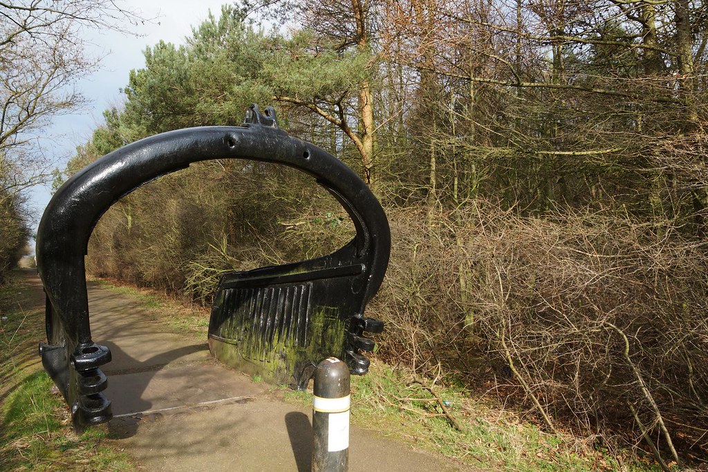 Big Geordie Crane Bucket?, QE2 Country Park, Ashington, No… Flickr