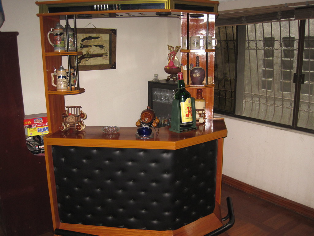 Homemade Mini Bar for Sale HomeBar A home bar is a proj… Flickr