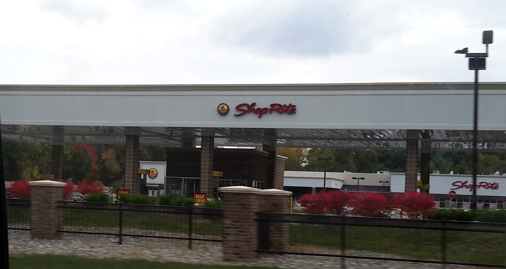 ShopRite Colonie, NY A ShopRite gas station at 1730 Cent… Flickr