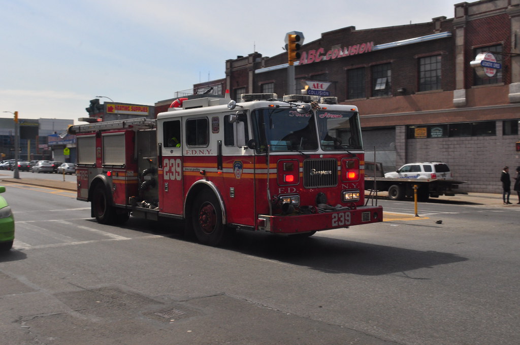 FDNY Engine 239 | 2003 Seagrave SP03044 | Triborough | Flickr