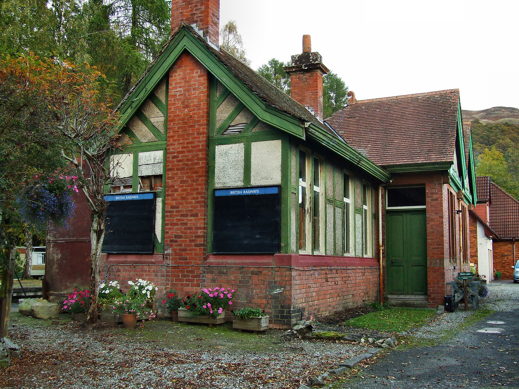 St.Fillans Entrance. St.Fillans Station closed in 1951 but… Flickr