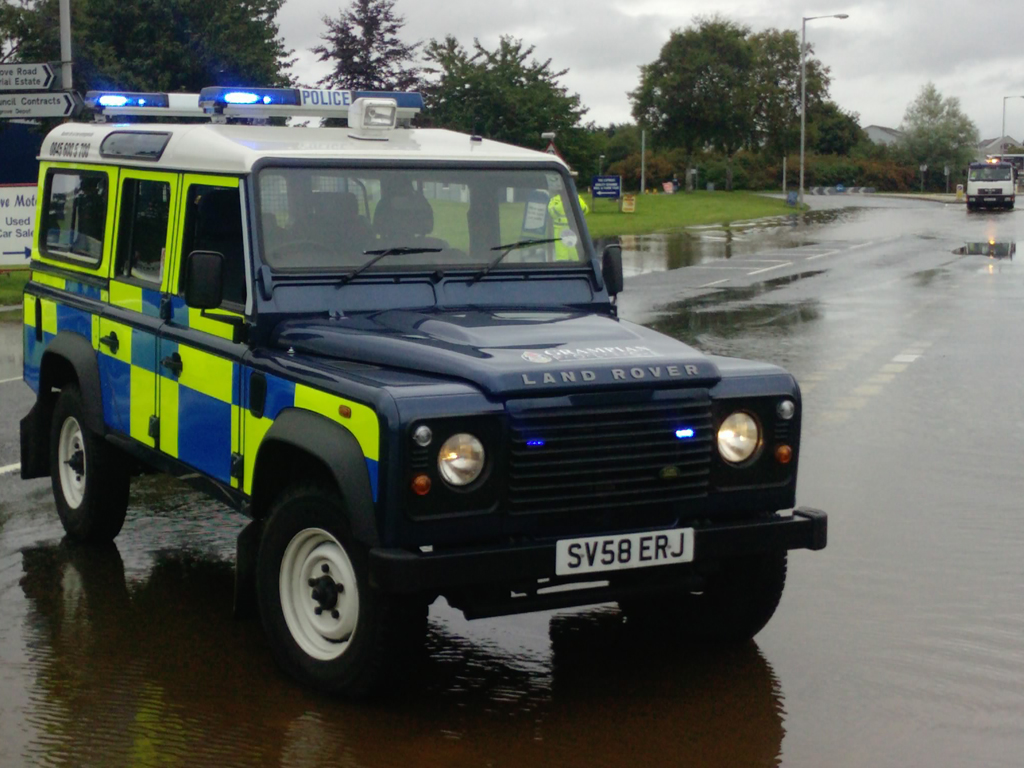 LAND ROVER 2008 DEFENDER 110 'GRAMPIAN POLICE ELGIN' 001 Flickr