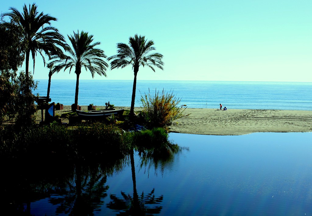 Rio Verde llegando al mar Marbella, España camus agp Flickr