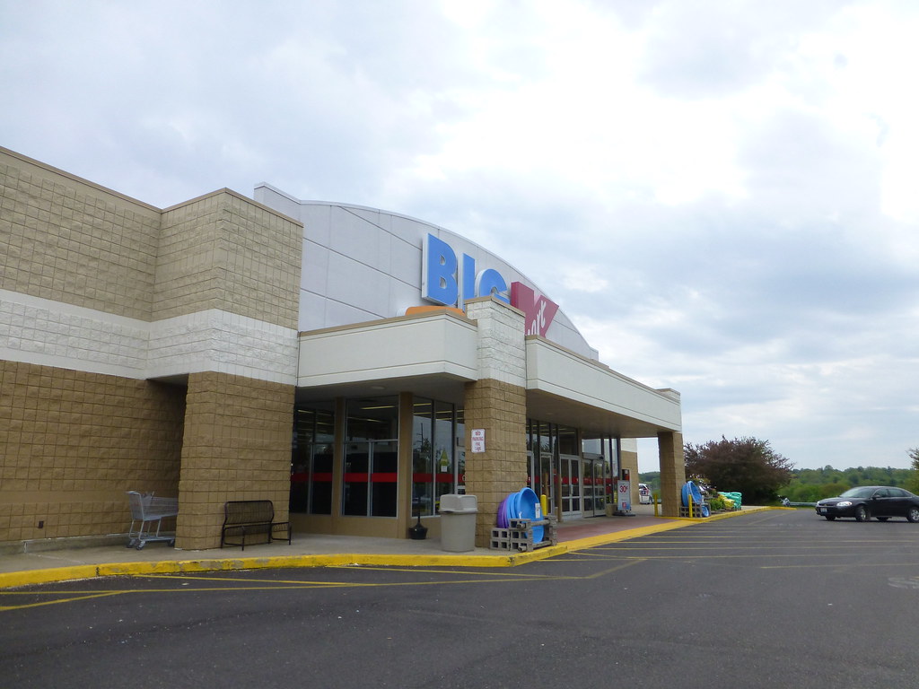 Kmart in Wooster, Ohio A 1990s Kmart store. Nicholas Eckhart Flickr