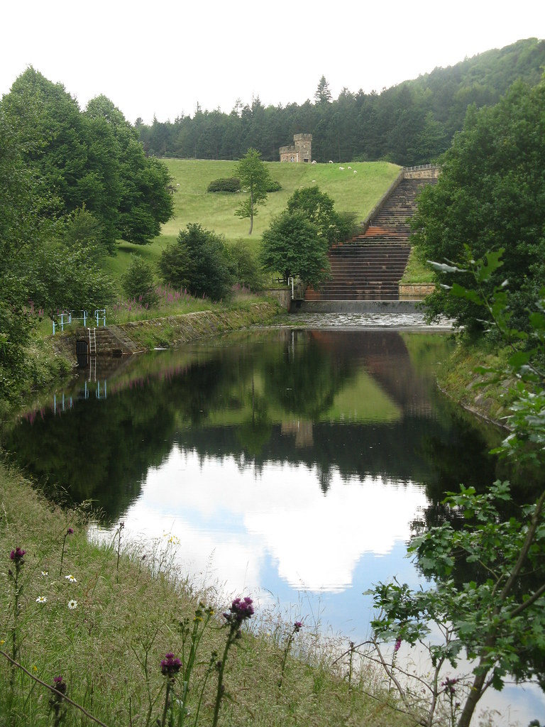 broomhead reservoir Copyright Dave Pickersgill.JPG Flickr