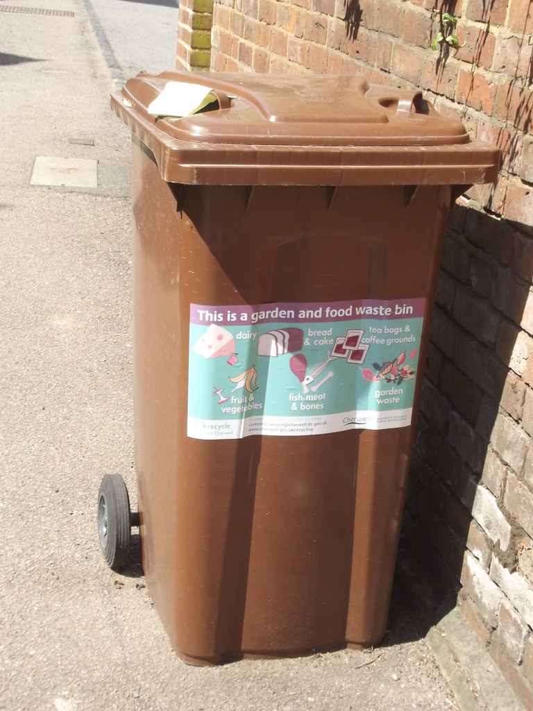Dashwood Road, Banbury garden and food waste wheelie bin a photo on Flickriver