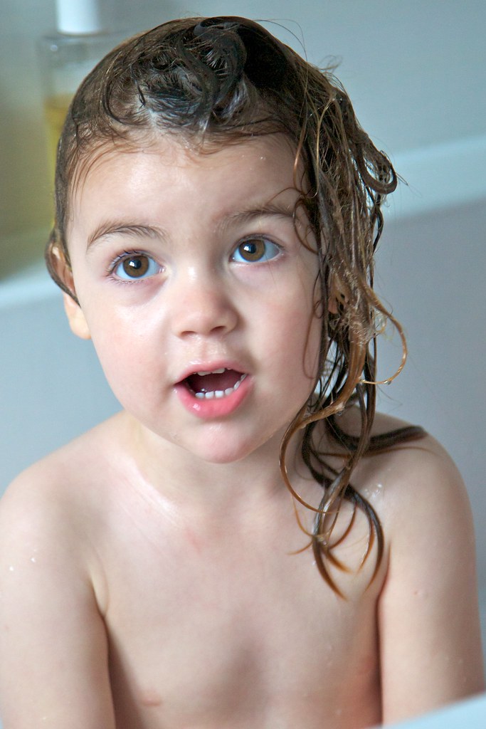 Bathtime for Willow & Éowyn at Gran's House Some photograp… Flickr