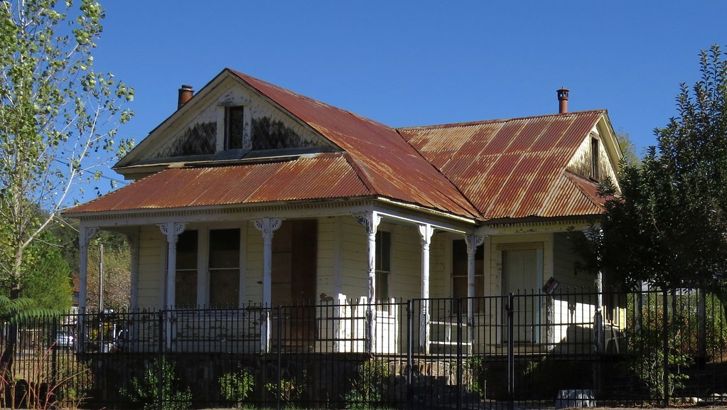 Big Oak Flat, California A beautiful old house weathers in… Flickr