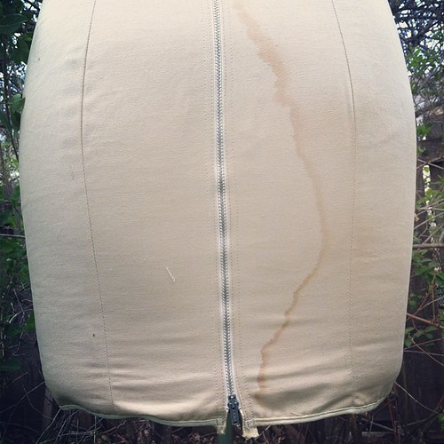 She unzips! Let's see what my Vintage Textile Soak and som… Flickr