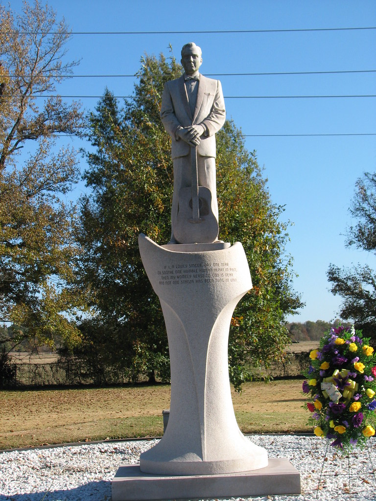 Jim Reeves Memorial Statue Statue in memory of Country si… Flickr