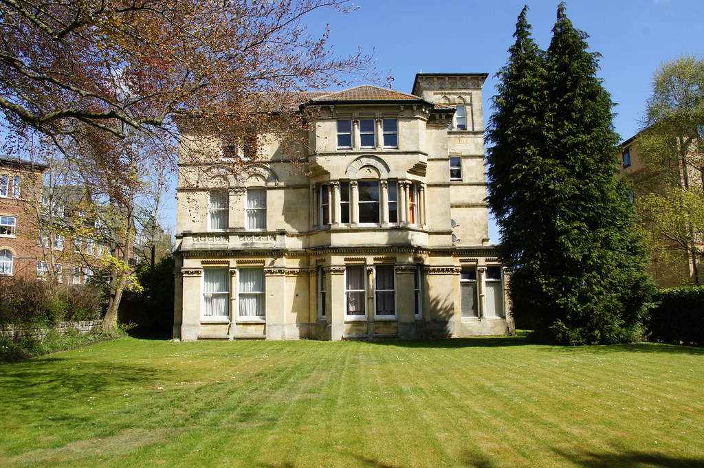 Aysgarth (Bourne Hall Hotel {i} annexe), 2 Bourne Close, 1… Flickr