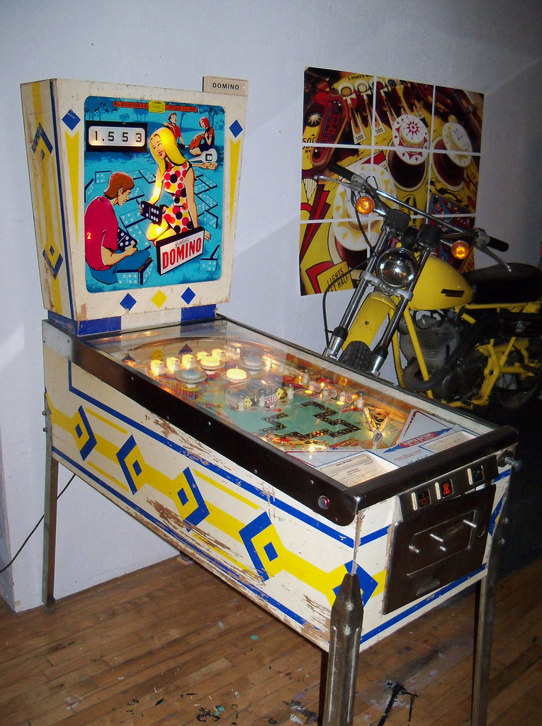 OH Cleveland Domino Domino pinball machine at Superelect… Flickr