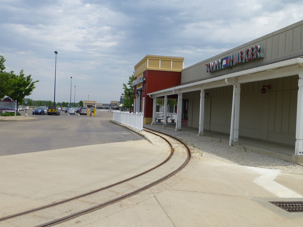 Lodi Station Outlets in Burbank, Ohio Formerly known as Lo… Flickr