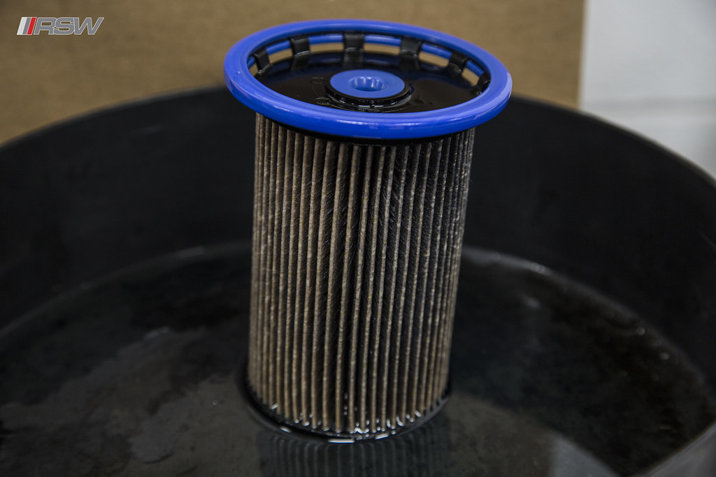 porsche_cayenne_diesel_filter_replacement_rsw_before_3 Flickr