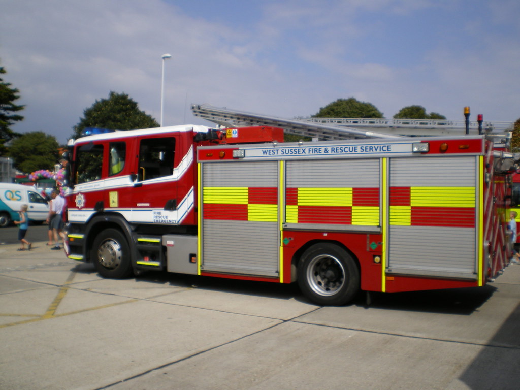 West Sussex Fire and Rescue Service Worthing's 06 Scania. … Flickr