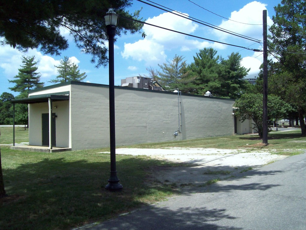 Pole Hill Park Old USAF Building One of the remaining buil… Flickr