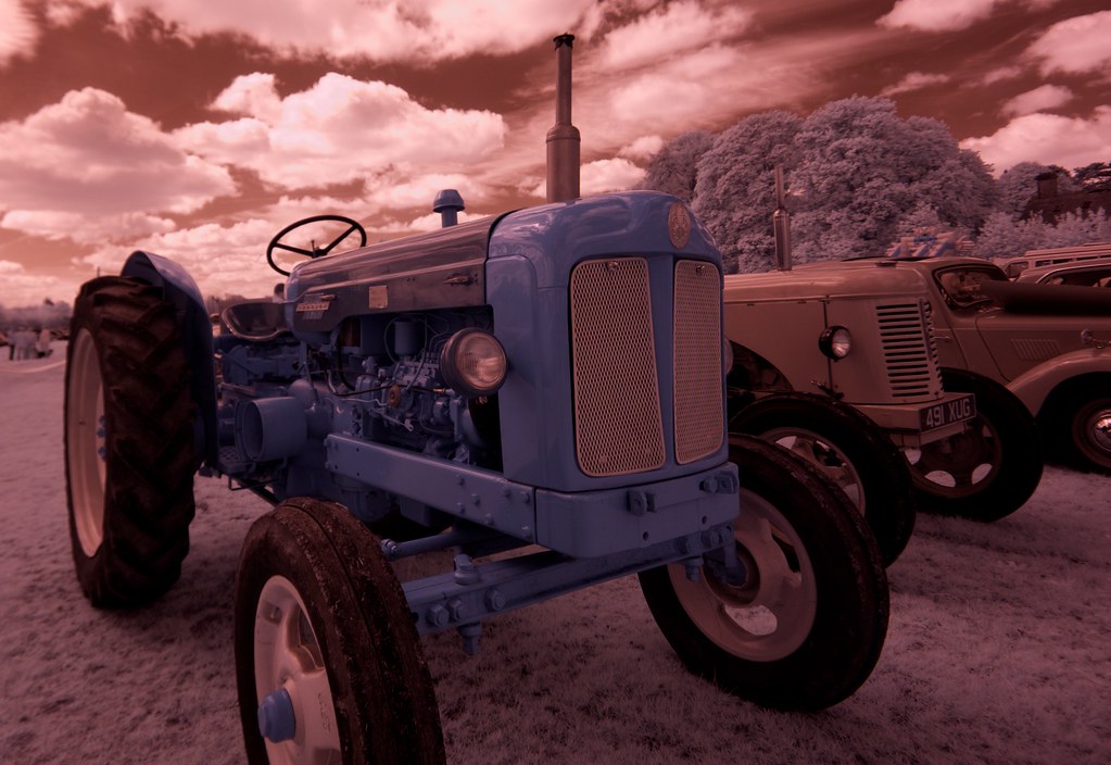 Old Blue tractor Classics on the Green. Croxley Green. Wat… Flickr