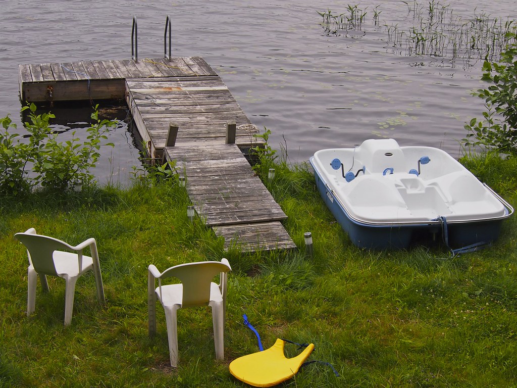 "The last bastion of summer" Lac Clair, ValdesMonts, Que… Flickr