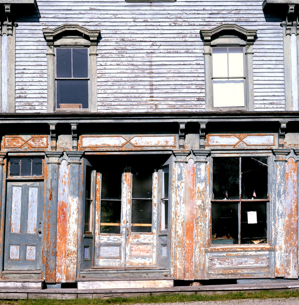 45NE0937[t2 Abandoned store front in Cherryfield ME. Jul.… Flickr