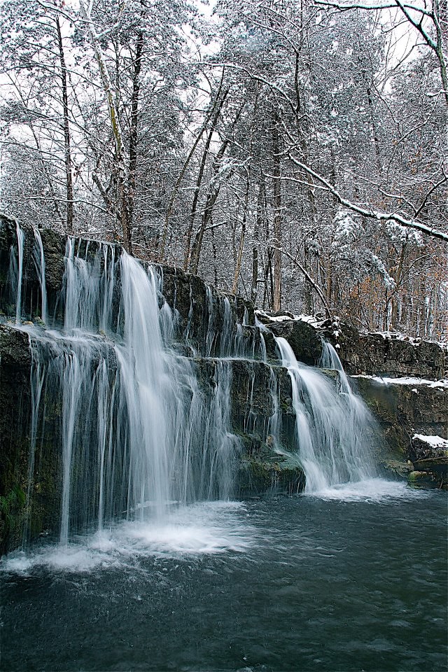Branson Missouri Waterfalls During Rare May Snowfall Flickr