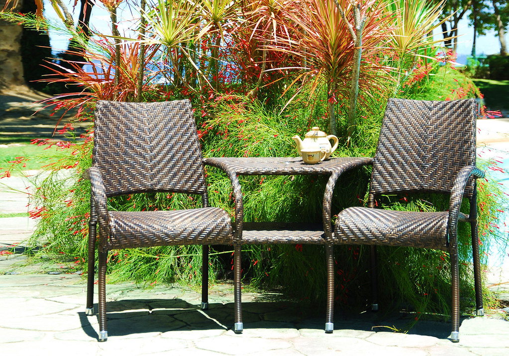 724 Providing top quality outdoor seating and dining, gard… Flickr