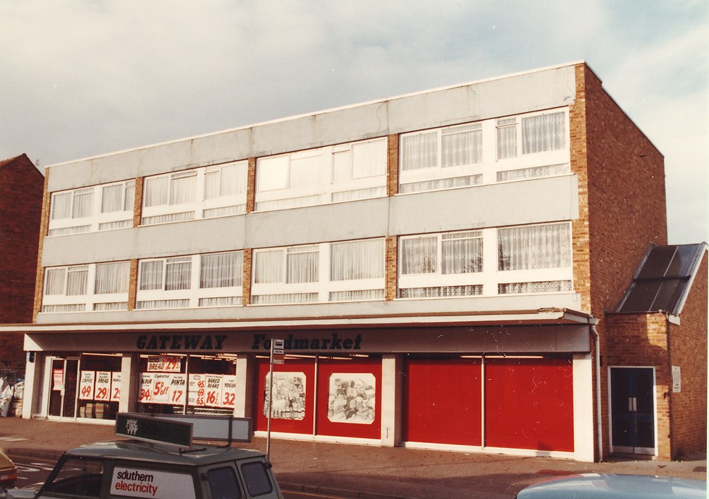 135139 TUCKTON RD. BOURNEMOUTH. DORSET. c1986 The Gateway… Flickr