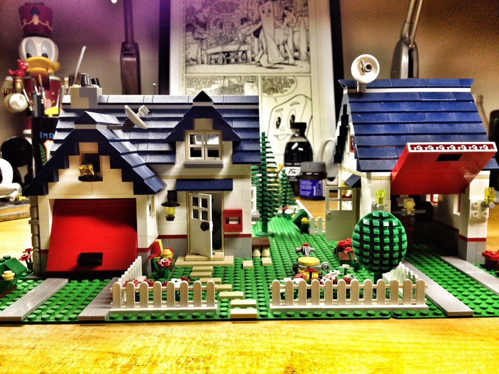 Lego Apple tree house modified Chad Townsend Flickr