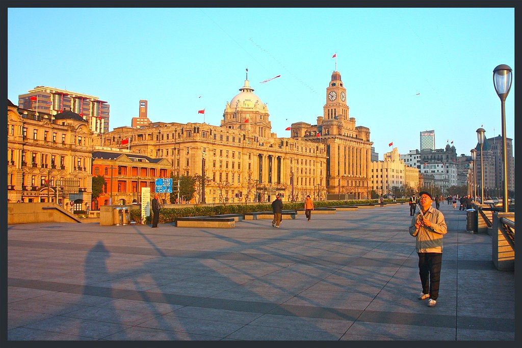 flying kites The word "bund" means an embankment or an emb… Flickr