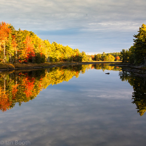 Kitteredge Brook, Maine autumn (1 of 1).jpg Ian Booth2011 Flickr