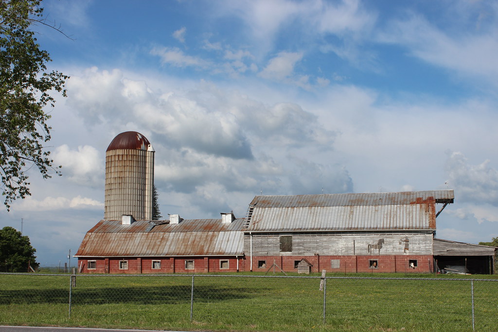 Barn off NC highway 16. Hickory, NC Mark Moser Flickr