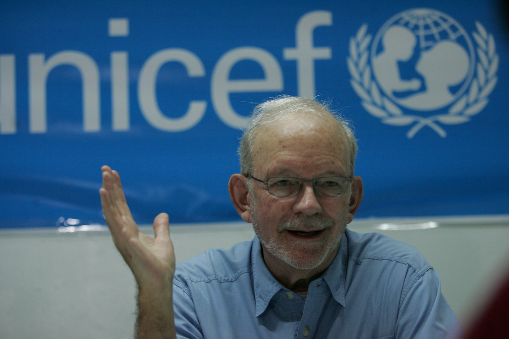 IE3D9801 UNICEF Executive Director Anthony Lake speaks wit… Flickr