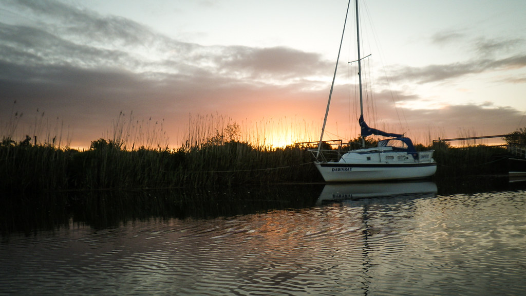 Rising sun Kayaking to work Wareham to Bournemouth, walki… Flickr