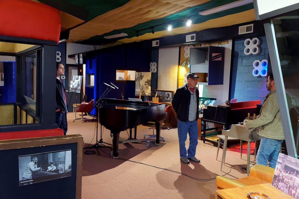 Muscle Shoals Sound Studio Inside the recording room at Mu… Flickr