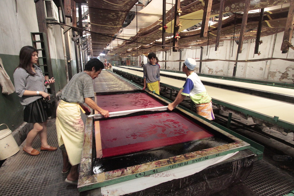 manual hand screen printing for batik motif Adi Kusrianto Flickr